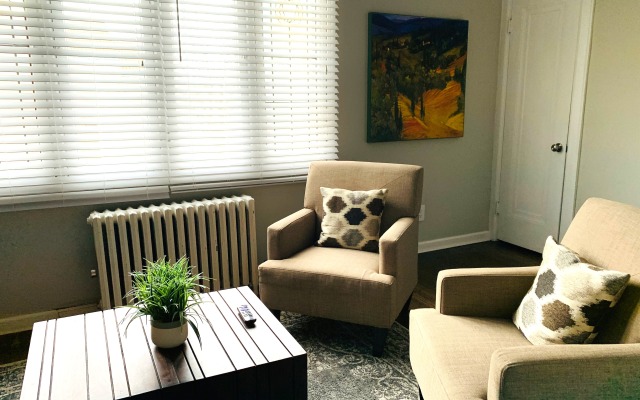 Great 6 Bedroom Peaceful Family Retreat in the University District