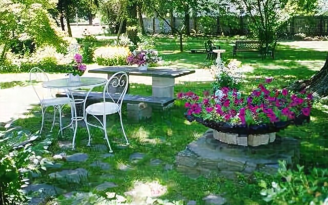 The Deacon & James Pharmacy B&B