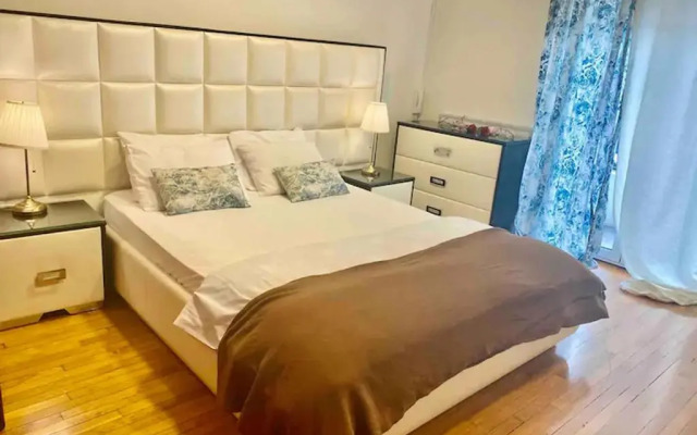 4BDR Amazing Spacious full Apt in Plaka (and Netflix)