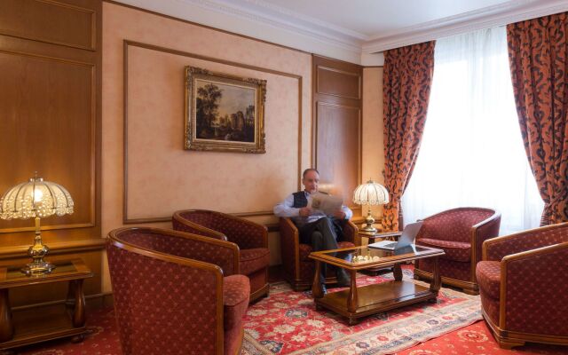 Hotel The Originals Paris Paix République