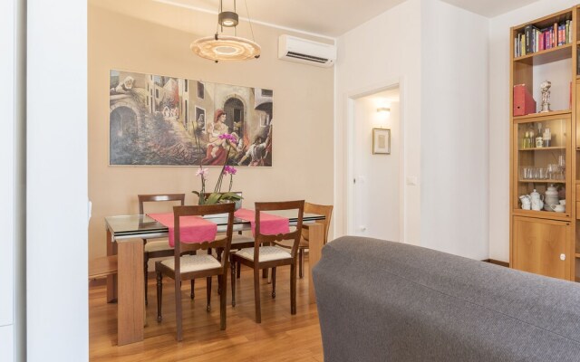 Colosseo & Colle Oppio Charming Apartment