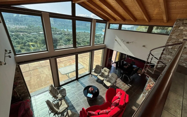 Smaragdine Blue Villa