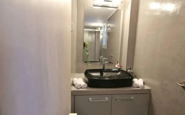Penthouse lux Flat With 2 bd Next to Larissis