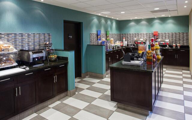 Hampton Inn & Suites by Hilton Toronto Airport