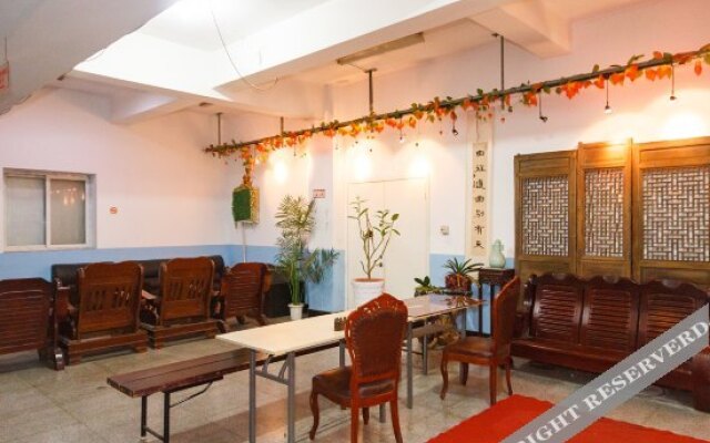 Yibai Business Hotel