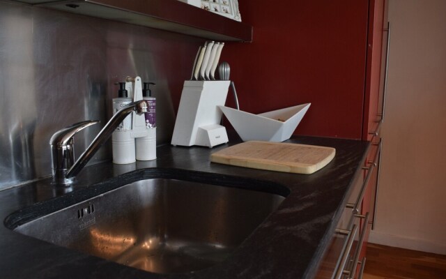 2 Bed Flat in Shoreditch With Balcony