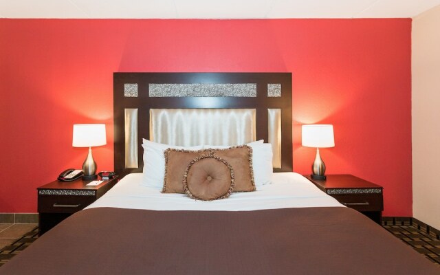 Ramada Plymouth Hotel And Conference Center