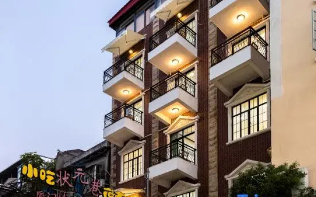 MisooHi · Nanzhi Homestay (Zhongshan Road Pedestrian Street Ferry Terminal Branch)