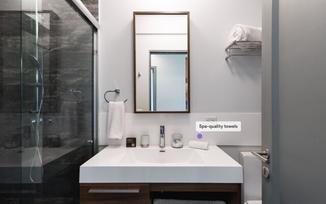 Hip, Modern Tech Condo w Rooftop in La Condesa