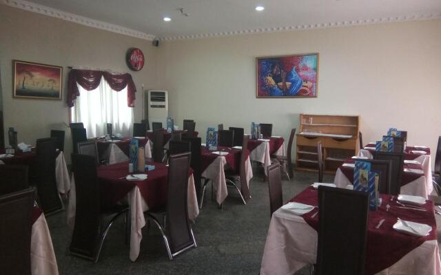 Asaa Pyramid Hotel