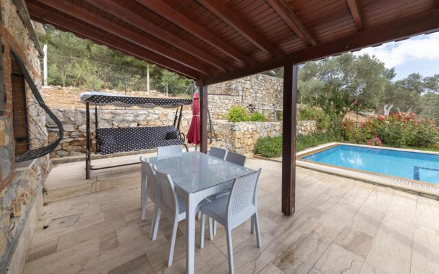 Splendid Villa Surrounded by Nature Near Milas-bodrum Airport