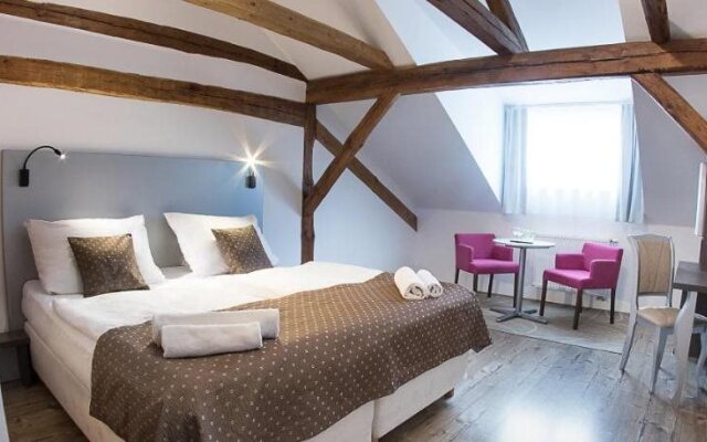 U Tří hrušek Suites & Apartments