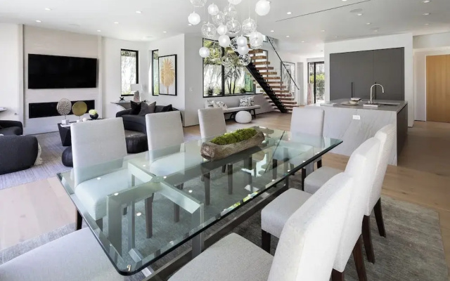 Elegant Melrose Home w Pool and Private Rooftop