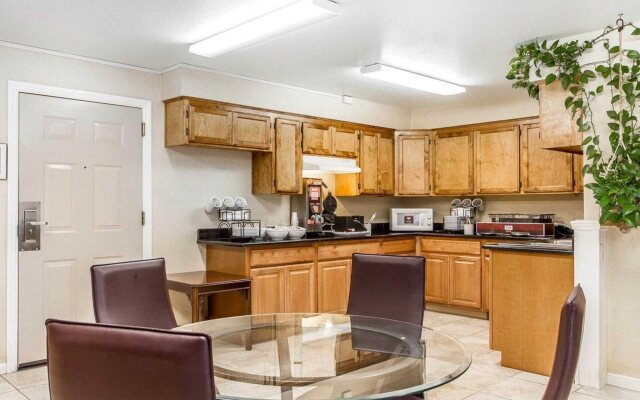 Comfort Suites Red Bluff near I-5