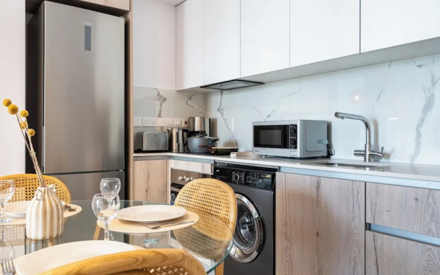 Lunette Artful 1-BR Apartment in Larnaca