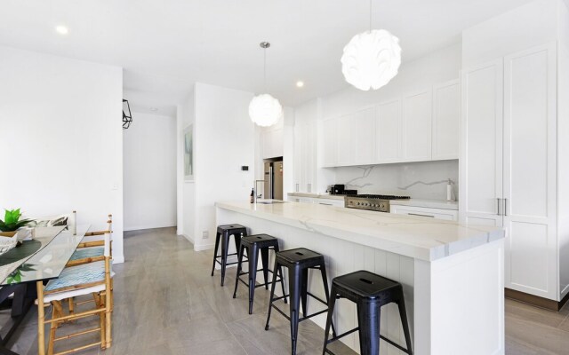 Gold Coast Private Villas - Waterfront Villas