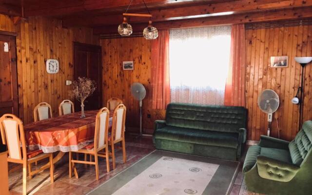 Lellei Pihenőház Balatonlelle