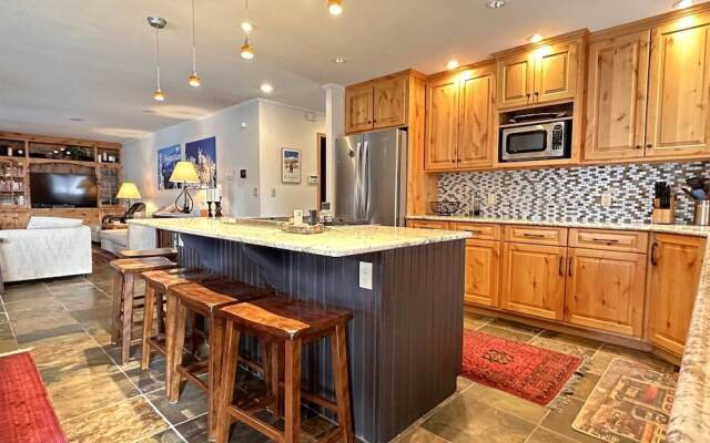 Mh138 Mountain Harbor Holiday Roost