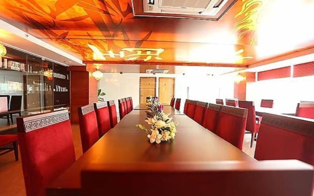 Fabhotel Prime Le Palace