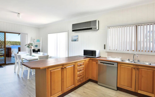 Bayview - Absolute Waterfront with Jetty - 5 Mins to Hyams Beach