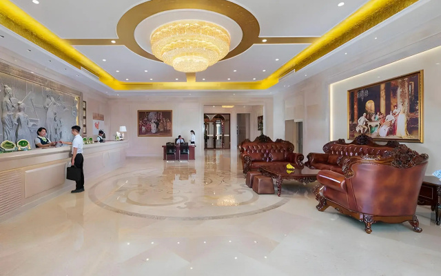 Vienna International Hotel ( Shunde Jun'anBiguiyuan Golf Club）