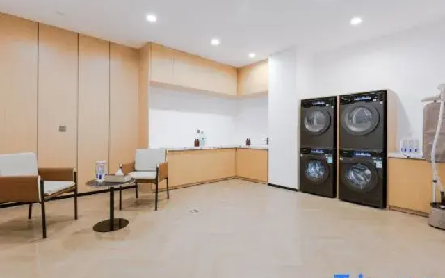 Nalati Lisi Platinum Hotel