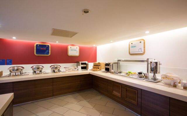 Holiday Inn Express Glasgow Airport by IHG