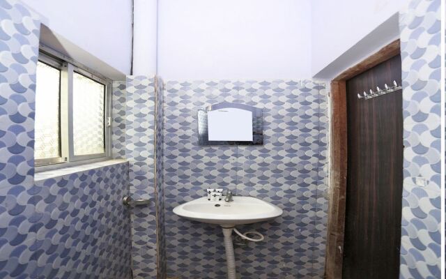 Spot On 45392 Maa Tara Hotel