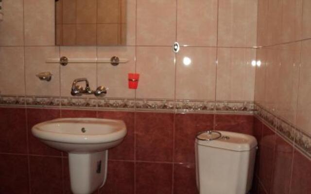 Meni Apartments and Guest Rooms