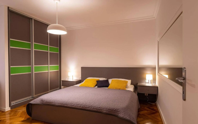 Apartment Sweet City