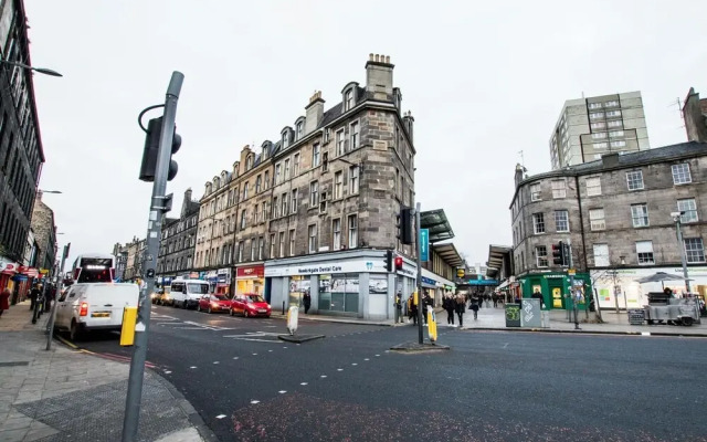Enticing Apartment in Edinburgh near City Center