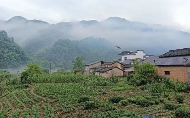 Xiuning Liu Jie's Family Farmhouse