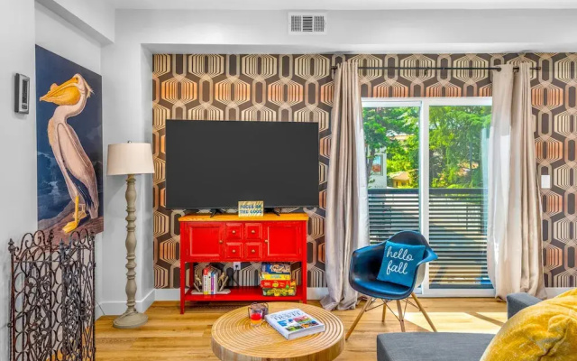 Stylish Sherman Oaks Townhouse W/ 3 Master Suites