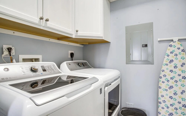 Community Pool & Private Balcony: Chic Lewes Gem