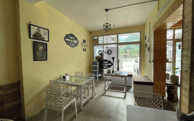 Singh Saab Rooms & Cafe