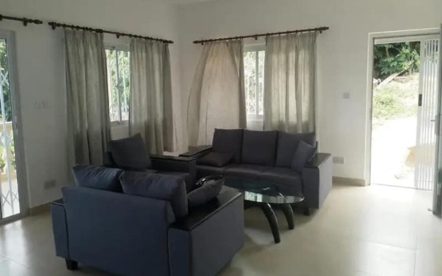 Impeccable 3-bed Villa in Anse Boileau!