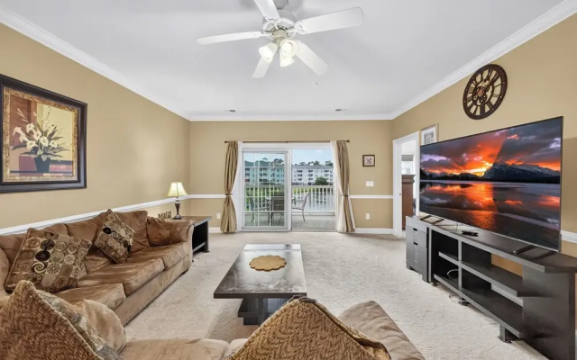 Magnolia Pointe Luster Leaf 4833-302