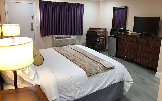 Howard Johnson by Wyndham Ridgecrest, CA