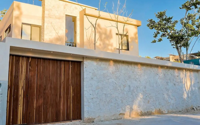 House Tulum Chic and Spacious Villa in the Jungle