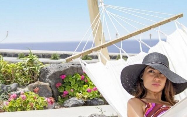 Oia's Sunset Apartments