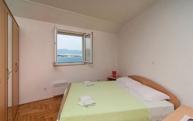 Two-Bedroom Apartment Misevac with Sea View 07