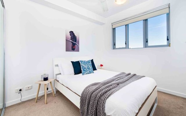 Bright 2 Bedroom Seafoam Apartment