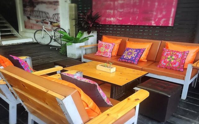 Sleep Ping Bed & River Bar - Hostel