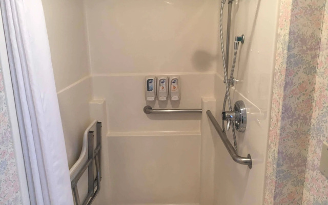 RiverTree Inn & Suites