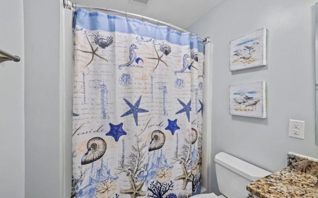 Mi Faro 2 Bedroom Duplex by RedAwning