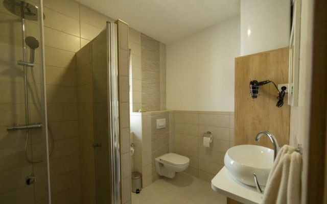 Apartmaji Banonia Stork Flight