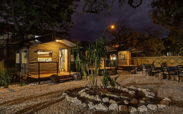Naankuse Travellers Inn - Hostel
