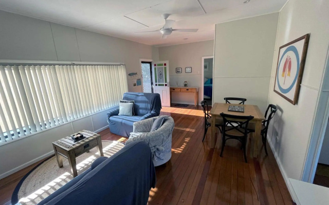 AQUA COTTAGE 16 Aqua Cres Lake Cathie – Guest Rooms – Port Macquarie
