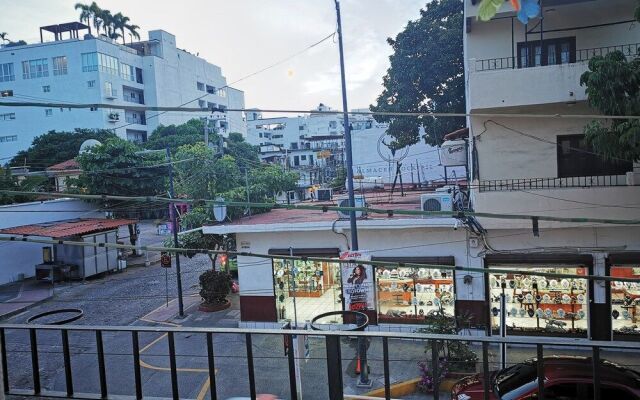 Vela Lounge & Hostel PV