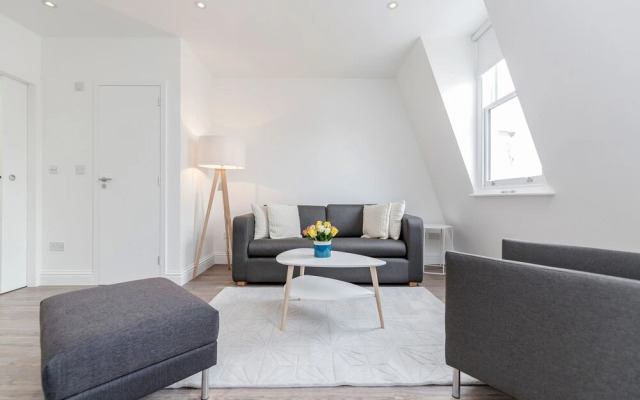 Soho Apartments by BaseToGo